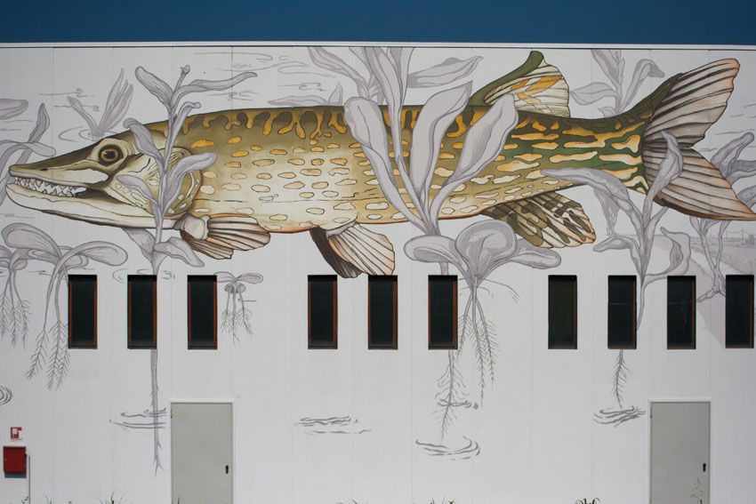 Dipinto murale realizzato a mano su parete esterna