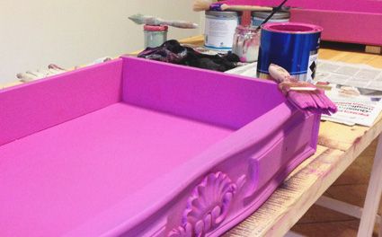 Decorazione eseguta a mano su mobile a ribalta  in legno